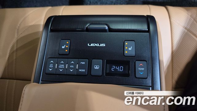 Lexus ES 2021 — photo 40