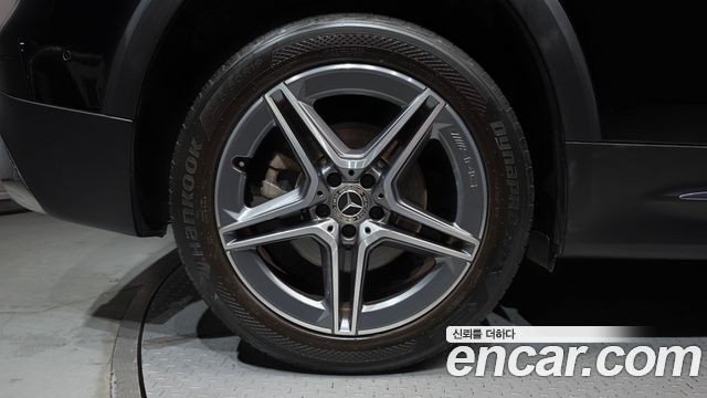 Mercedes-Benz GLB-Class 2021 — photo 5