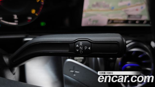 Mercedes-Benz GLB-Class 2021 — photo 9