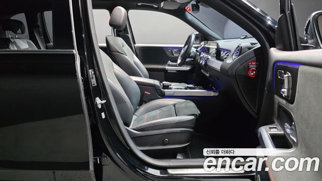 Mercedes-Benz GLB-Class 2021 — photo 11