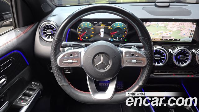 Mercedes-Benz GLB-Class 2021 — photo 13