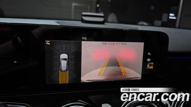 Mercedes-Benz GLB-Class 2021 — photo 14