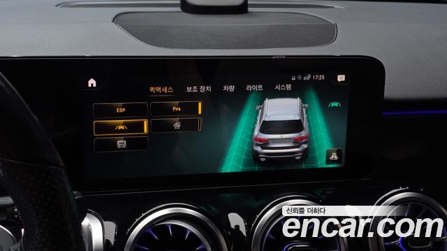 Mercedes-Benz GLB-Class 2021 — photo 15