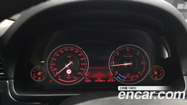 BMW 5-Series 2015 — photo 8