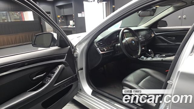 BMW 5-Series 2015 — photo 10