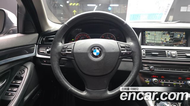 BMW 5-Series 2015 — photo 12