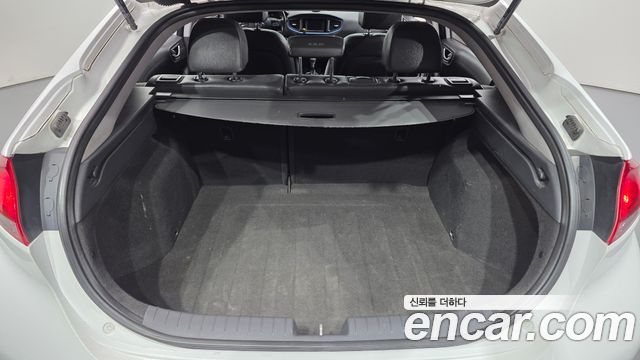 Hyundai Ioniq 2018 — photo 24