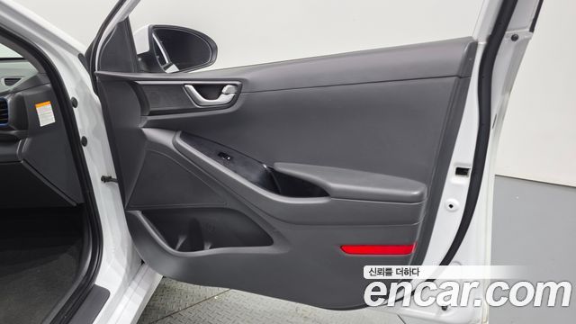 Hyundai Ioniq 2018 — photo 14