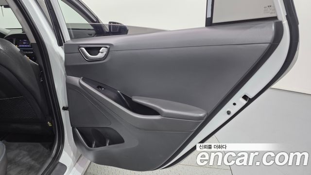 Hyundai Ioniq 2018 — photo 15