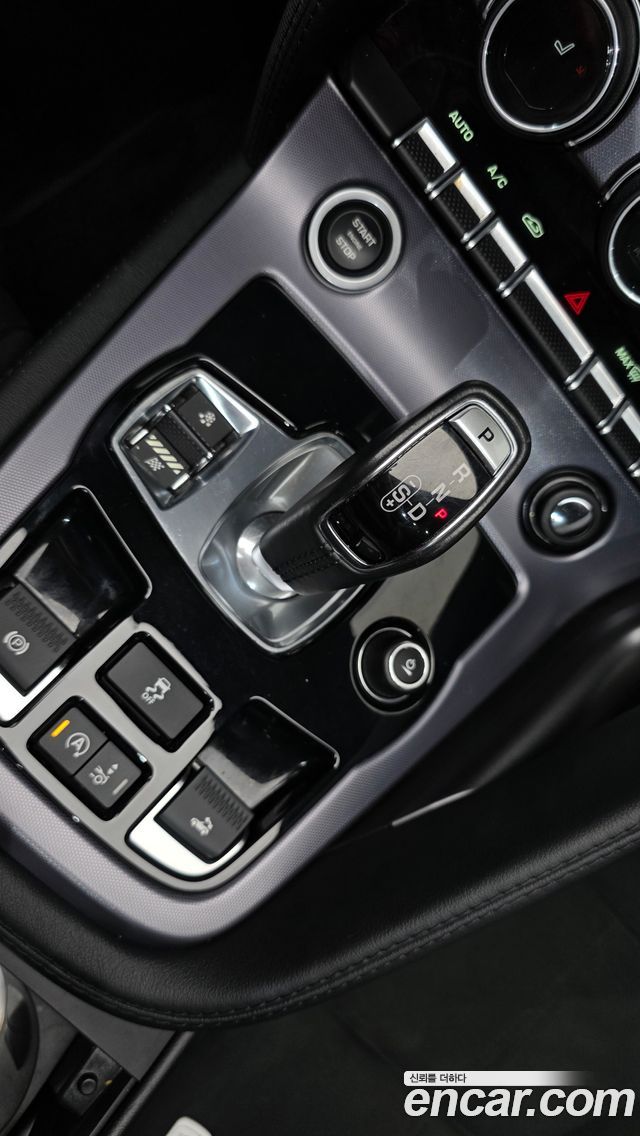 Jaguar F-TYPE 2020 — photo 12