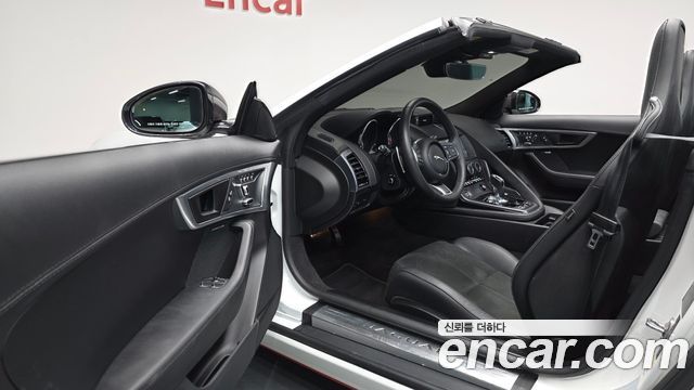 Jaguar F-TYPE 2020 — photo 13