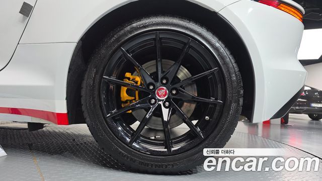 Jaguar F-TYPE 2020 — photo 7