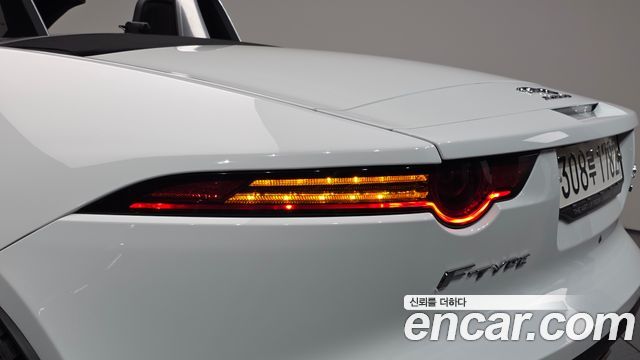 Jaguar F-TYPE 2020 — photo 9