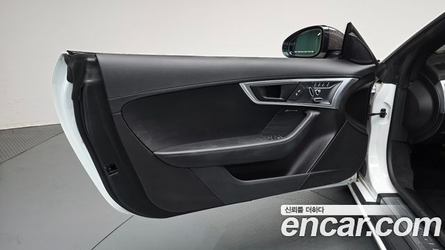 Jaguar F-TYPE 2020 — photo 15