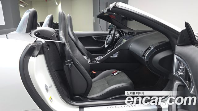 Jaguar F-TYPE 2020 — photo 16