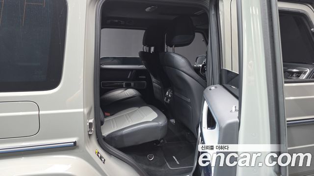 Mercedes-Benz G-Class 2025 — photo 12