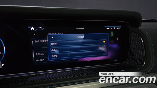 Mercedes-Benz G-Class 2025 — photo 17