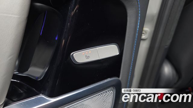 Mercedes-Benz G-Class 2025 — photo 18