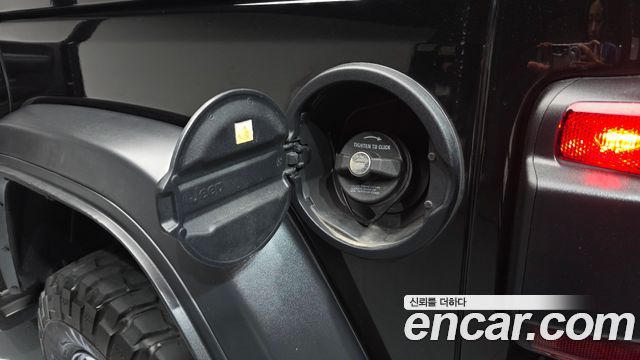 Jeep Wrangler 2022 — photo 19