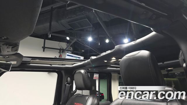 Jeep Wrangler 2022 — photo 24