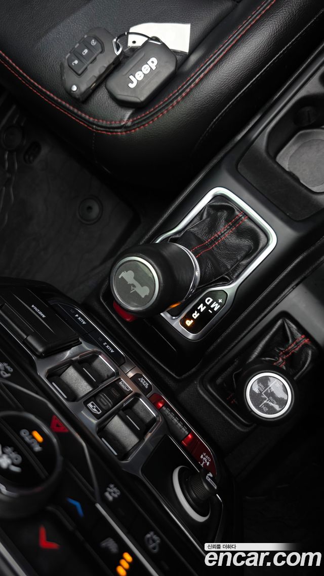 Jeep Wrangler 2022 — photo 26