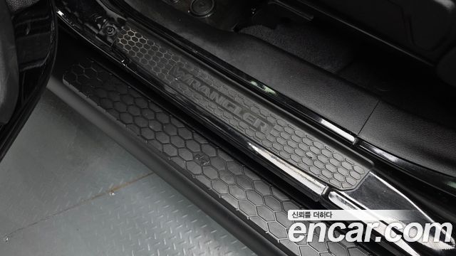 Jeep Wrangler 2022 — photo 30