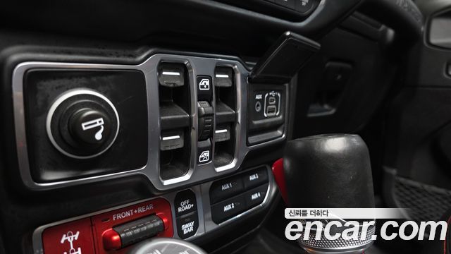 Jeep Wrangler 2022 — photo 31