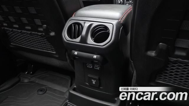Jeep Wrangler 2022 — photo 32