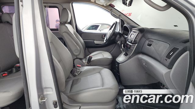 Hyundai Starex 2017 — photo 11