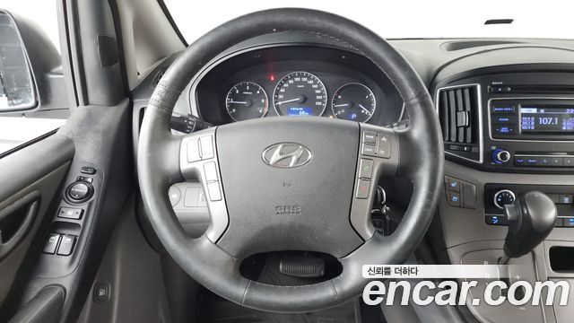 Hyundai Starex 2017 — photo 13
