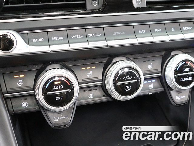 Genesis G70 2019 — photo 10