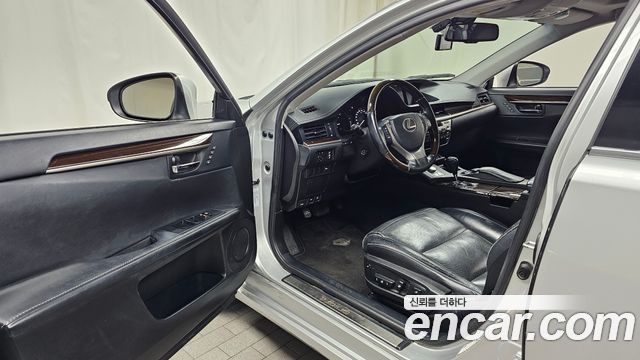 Lexus ES 2013 — photo 10