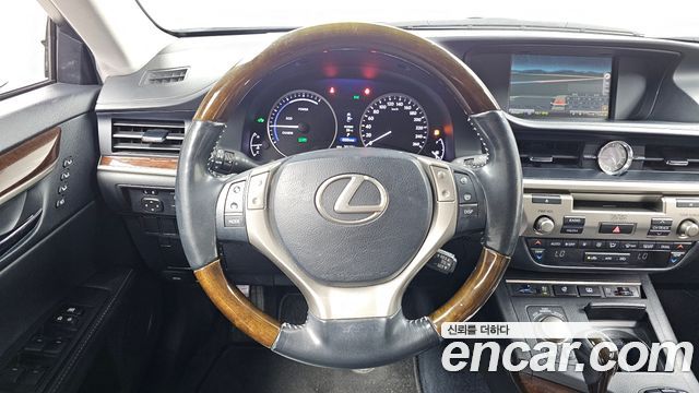 Lexus ES 2013 — photo 12