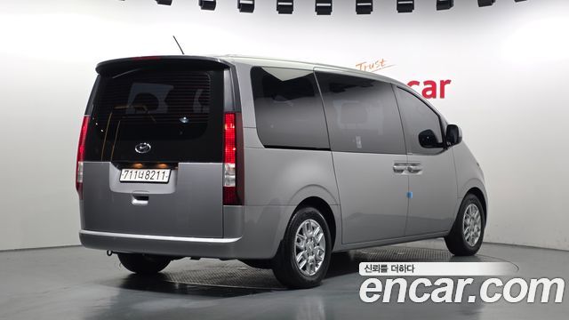 Hyundai Staria 2022 — photo 2