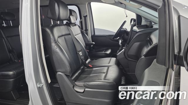 Hyundai Staria 2022 — photo 16