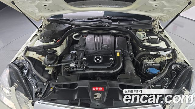 Mercedes-Benz E-Class 2011 — photo 6