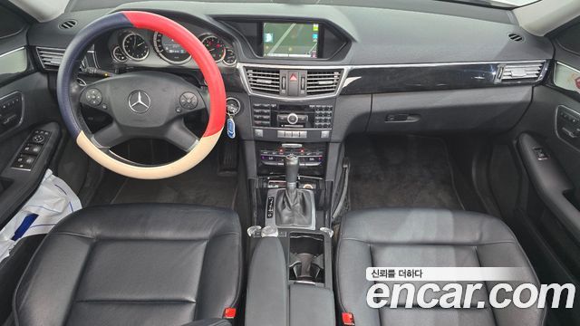 Mercedes-Benz E-Class 2011 — photo 7