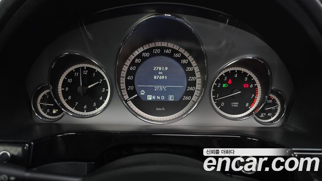 Mercedes-Benz E-Class 2011 — photo 8