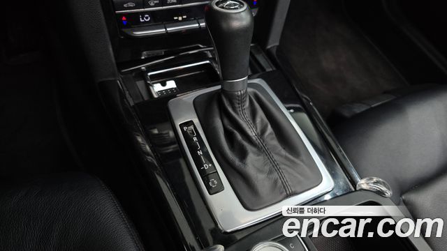 Mercedes-Benz E-Class 2011 — photo 9