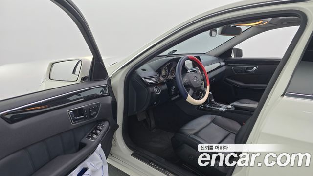 Mercedes-Benz E-Class 2011 — photo 10