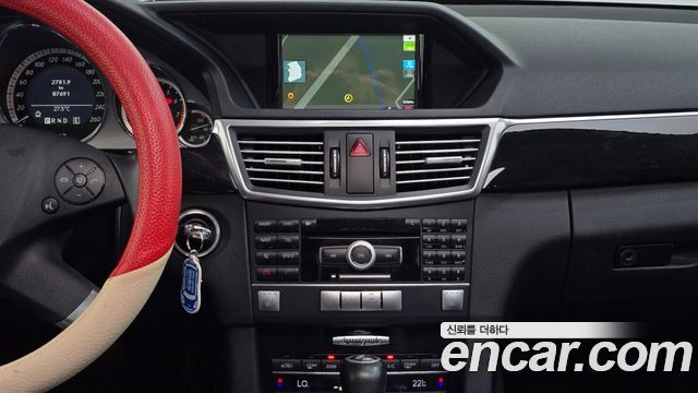 Mercedes-Benz E-Class 2011 — photo 13