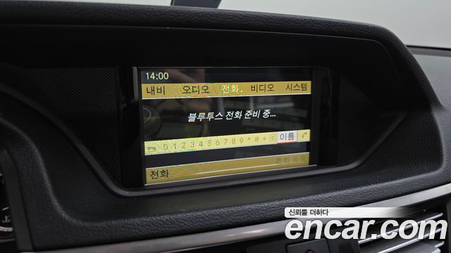 Mercedes-Benz E-Class 2011 — photo 14