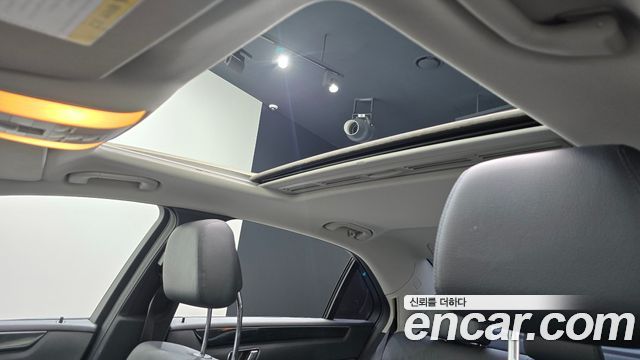 Mercedes-Benz E-Class 2011 — photo 18
