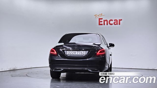 Mercedes-Benz C-Class 2020 — photo 4