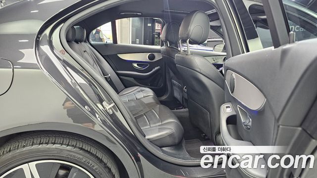 Mercedes-Benz C-Class 2020 — photo 18