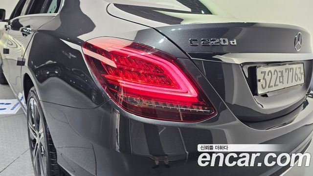 Mercedes-Benz C-Class 2020 — photo 9