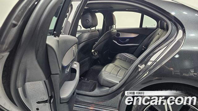 Mercedes-Benz C-Class 2020 — photo 16