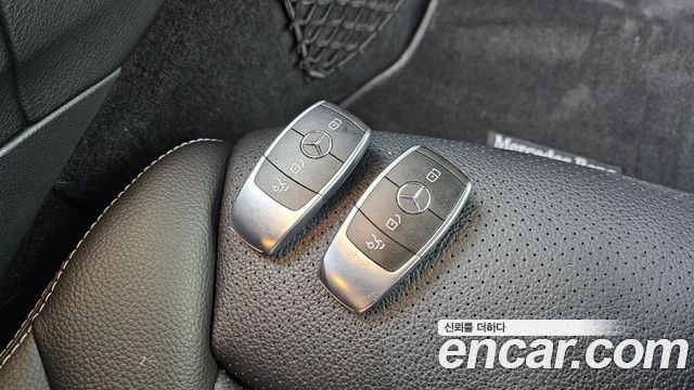 Mercedes-Benz C-Class 2020 — photo 32