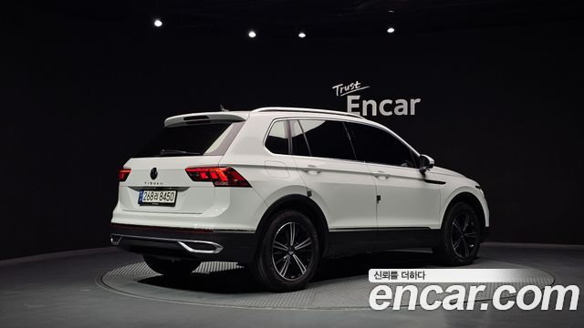 Volkswagen Tiguan 2022 — photo 2