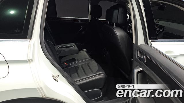 Volkswagen Tiguan 2022 — photo 11